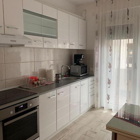 Apartament Cu 2 Camere Oradea Luaran gambar